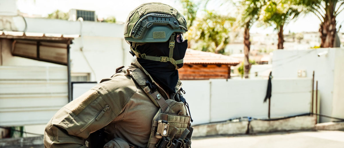 Operator wearing a plate carrier and helmet