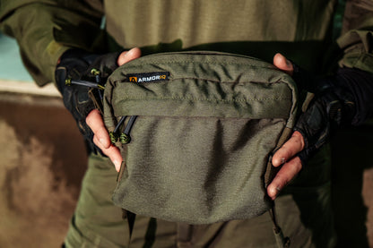 
תיק Pistol Pack על הגוף, בעת נשיאה ופתיחה
