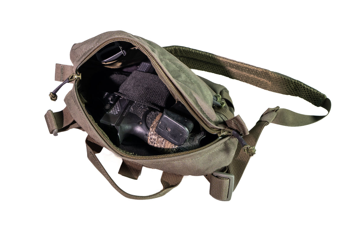 
תיק Pistol Pack פתוח ובתוכו אקדח