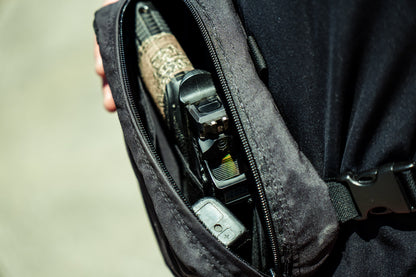 
תיק Pistol Pack על הגוף, בעת נשיאה ופתיחה