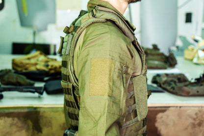 
אפוד נשיאה Rhino ירוק על הגוף
