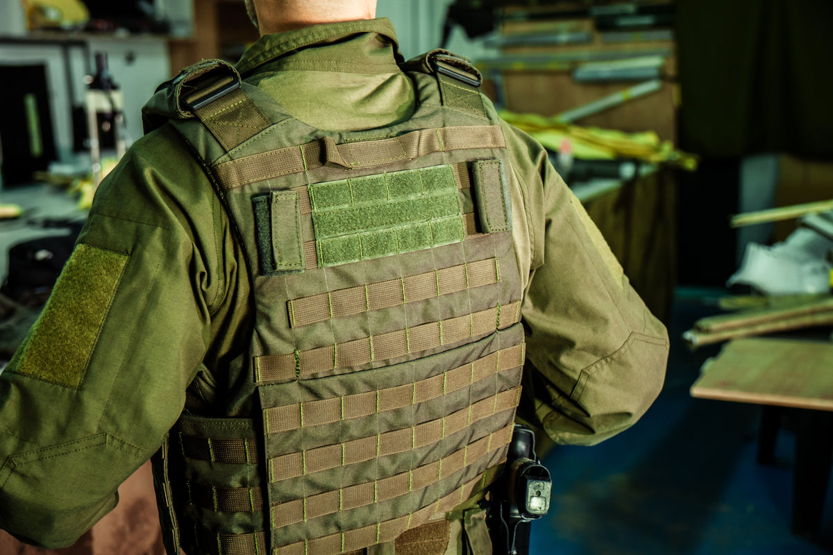 
אפוד נשיאה Rhino ירוק על הגוף
