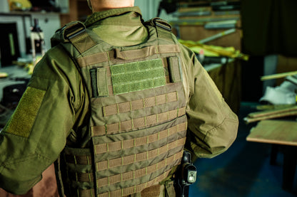 
אפוד נשיאה Rhino ירוק על הגוף