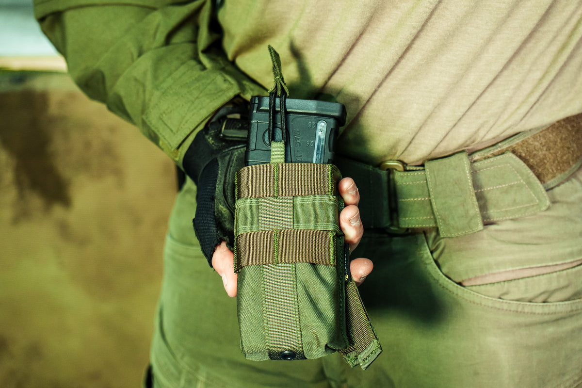 
נרתיק מחסנית M4 המוחזק ביד